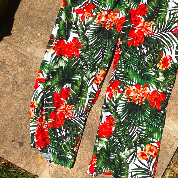 Women Tropical Floral Summer Jumpsuit - L (11-13) - Picture 4 of 4